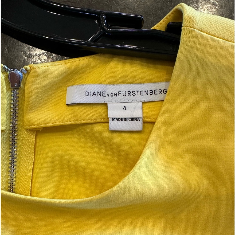 DVF CARPREENA MINI DRESS.      Sz.4 US.